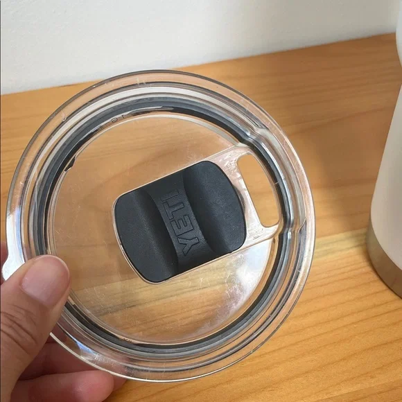 YETI Classic White Travel Mug with Clear Lid - Picture 3 of 8